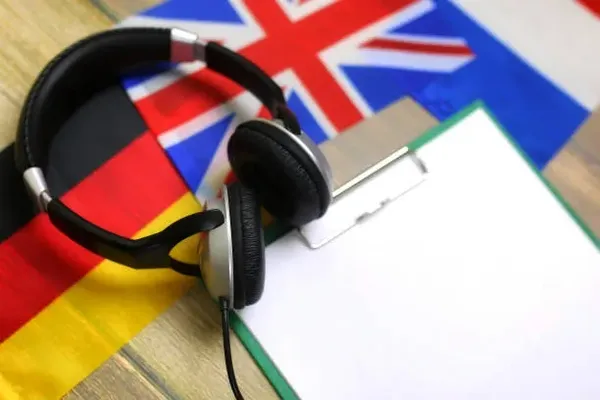 Unos audífonos y unos idiomas atrás